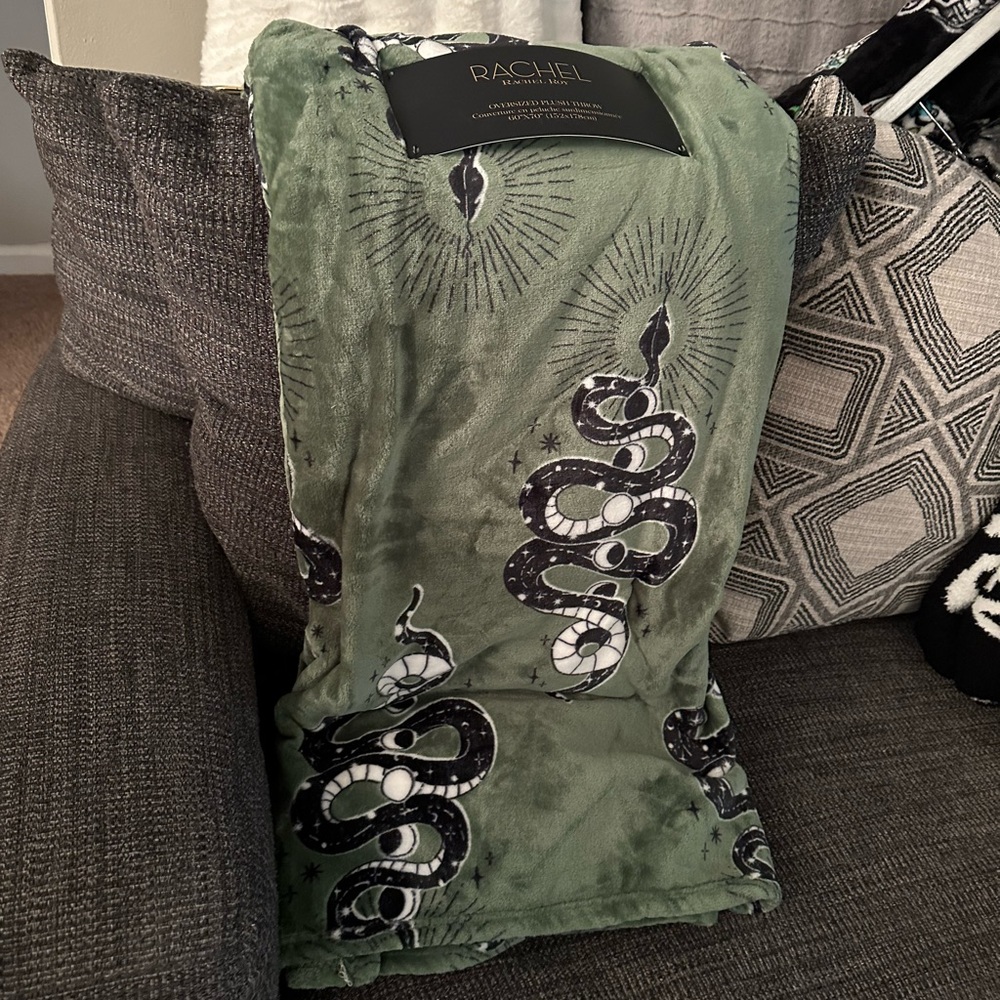 Rachel Roy Green Snake Halloween Blanket